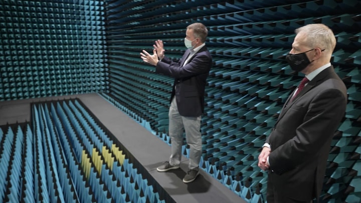 Minister Fletcher and Rob Joyce in Antenna Chamber #1