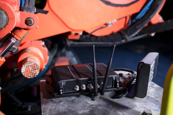 Nokia Industrial field router is built with strong water, dust, and vibration endurance