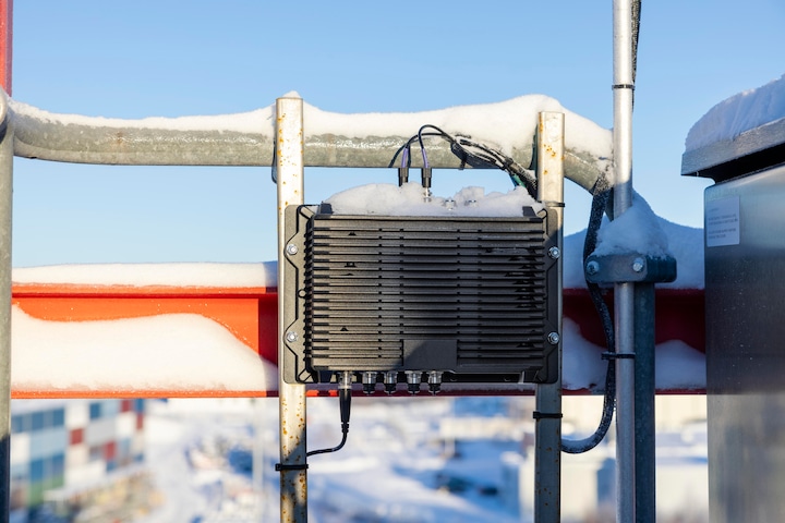 Nokia Industrial 5G fieldrouter connects straddle carriers, RTGs and other port vehicles in harsh conditions