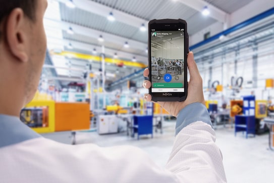 Nokia Team Comms push-to-video on Nokia Industrial 5G handheld that covers frequency bands worldwide. Manufacturing