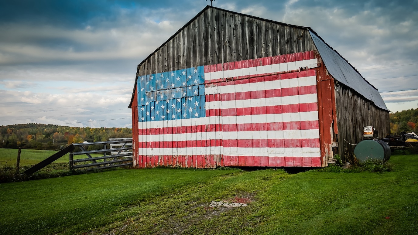 barn with USA flag