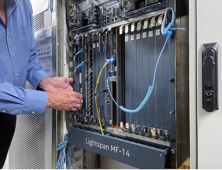 The MF-14 chassis containing the Multi-PON card with XGS-PON/25G-PON optics and the 50G-PON line card (demo version) with 50G-PON optics