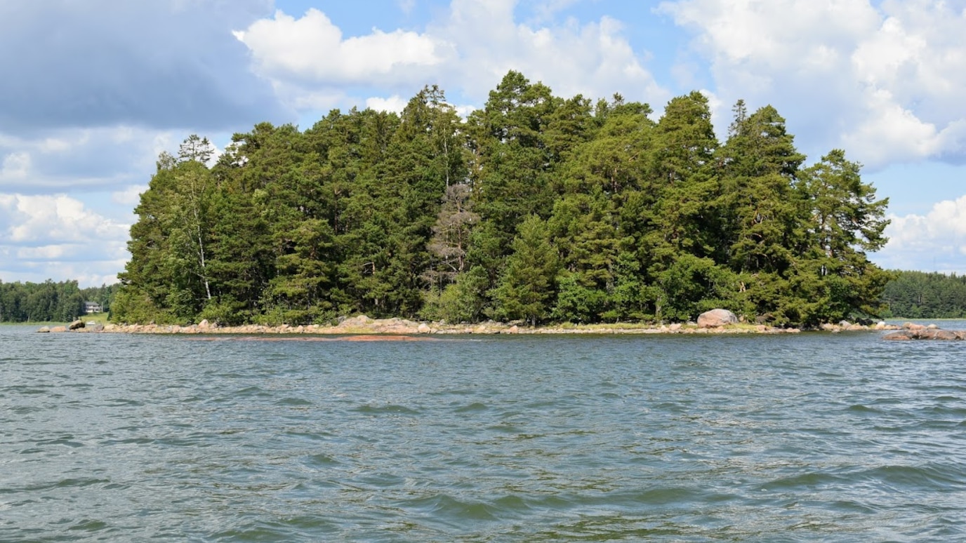 Nokia is also a landowner in Finland. These islands in the Baltic Sea archipelago have been protected already 40 years ago. Picture taken from Siuntio, Finland