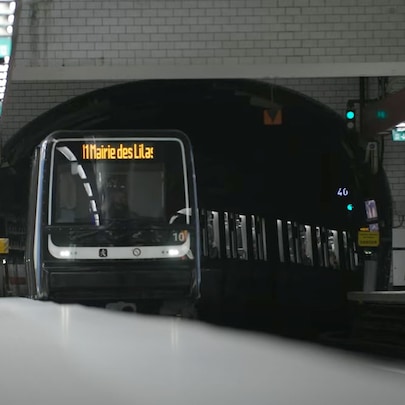 Subewat train arriving at platform