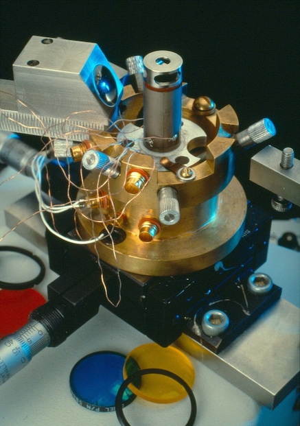 The heart of the near-field scanning optical microscope that was used by Bell Labs researchers Eric Betzig and Robert Chichester