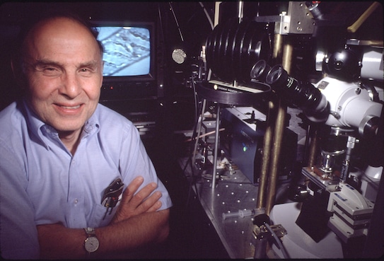 Arthur Ashkin. 2018 Nobel Prize Physics: Optical tweezers.