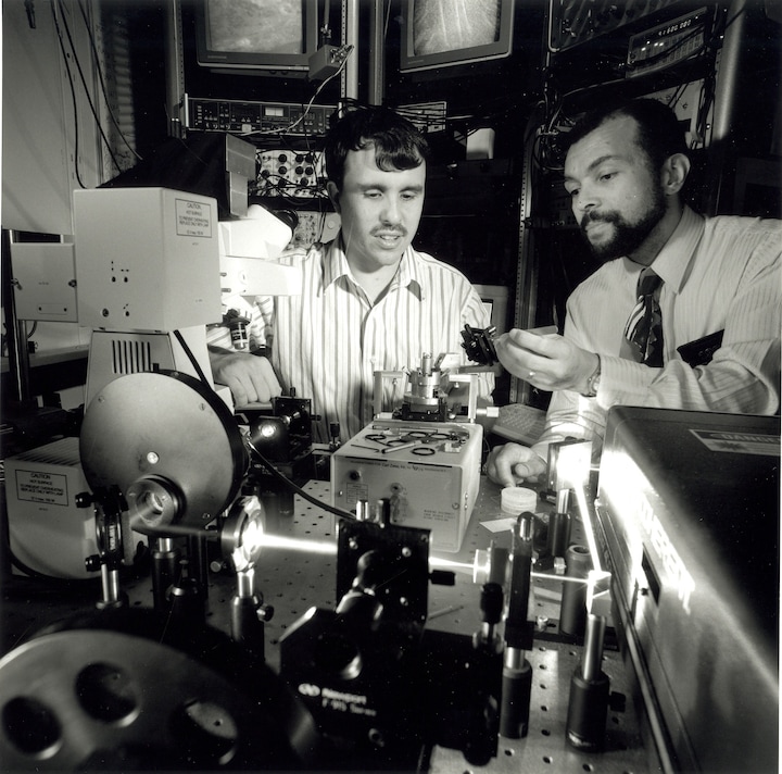 Eric Betzig (left). 2014 Nobel Prize Chemistry: Super-resolved fluorescence microscopy.