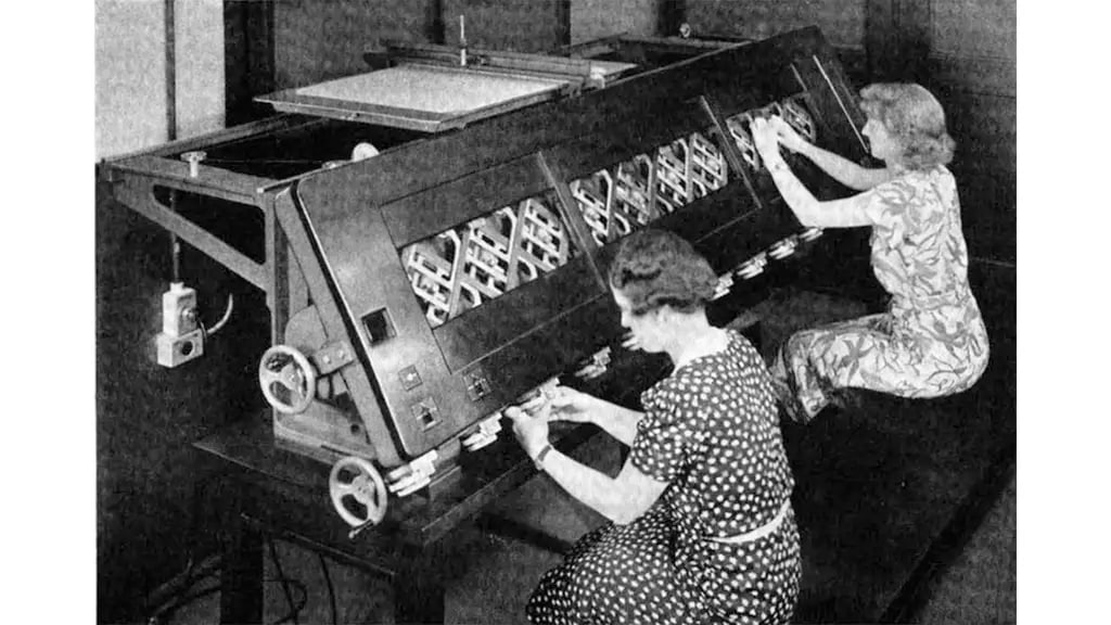 Women human computers operating an Isograph