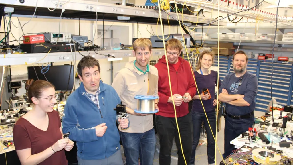 Mikael Mazur in the lab with some colleagues