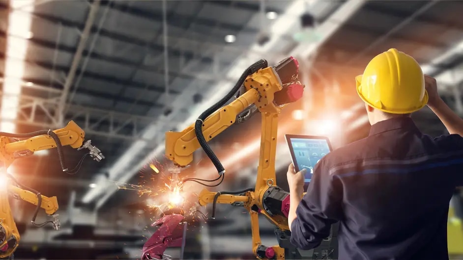 Maximize Industry 4.0 ROI by combining Wi-Fi and 4.9G/5G private wireless